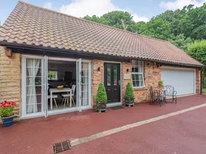 Cottage with garden - Image 2