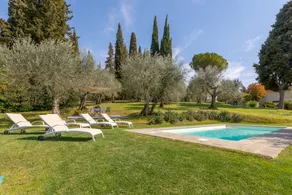 Villa avec jardin, barbecue et piscine privée - Image 4