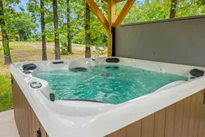 Authentic Log Cabin Near Big Cedar_Pvt HotTub_Daily Free Tickets_Bonus Loft - Image 3