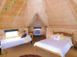 Hand-Crafted Wooden Lodge for Glamping in Devon - Image 4