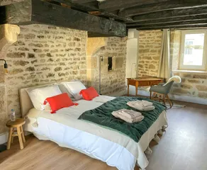 Templar house with pool near Chablis - Image 4