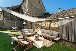 Holiday home with pool, garden & fast internet | Garden view | Perfect for remote work - Image 2