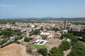 Holiday home with pool, garden & barbeque | Mountain view | Suitable for remote work - Image 2