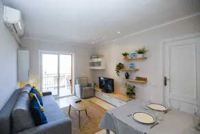 Apartment with terrace - Image 2