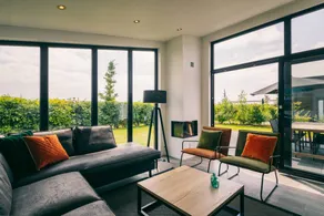 House with terrace, jacuzzi & garden - Image 2