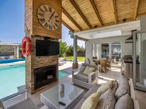 Cottage with garden, hot tub & private pool | River view - Image 2
