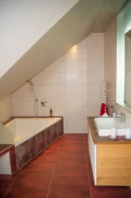Dedicated room with terrace, pool & garden - Image 5