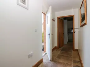 Cottage with garden - Image 3