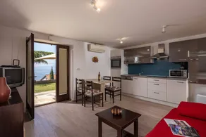 Fully equipped charming flat with garden & terrace - Image 2