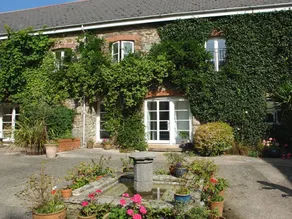 Children-friendly wonderful cottage with BBQ & garden | Beach view - Image 2