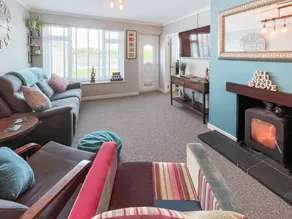 Cottage with garden & jacuzzi | River view - Image 3