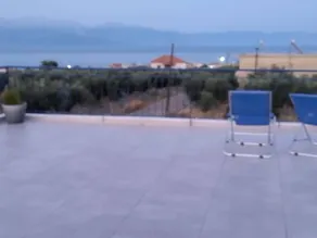 Holiday home with garden & terrace - Image 2