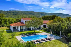 Children-friendly spacious letting with BBQ, garden & pool | Pool view | Pets are welcome - Image 2