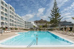 Fully equipped lovely apartment with garden, pool & terrace | Garden view | Next to the beach | Perfect for remote work - Image 3