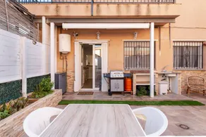 Maison de vacances entièrement équipée avec terrasse, jardin et internet haut débit | Vue jardin | À côté de la plage - Image 2