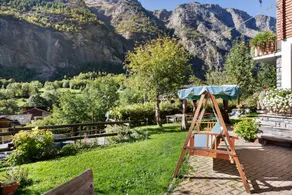 Holiday apartment with garden | Garden view - Image 3