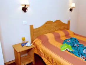 Studio with heated pool - Image 4
