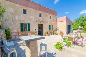 Villa with private pool, BBQ & garden - Image 2