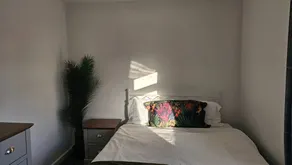 House with garden - Image 2