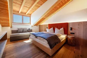 Apartment with garden & terrace | Garden view - Image 5
