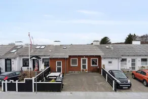 Villa with barbeque, garden & terrace - Image 3