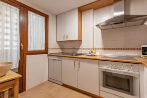 Charmant appartement entièrement équipé avec terrasse, piscine et jardin - Image 4