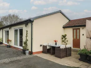 Cottage with garden & sauna - Image 2