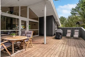 Modern Holiday Home With Large Enclosed Terrace In Quiet Surroundings - Image 3