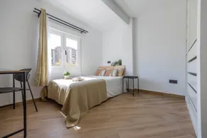 Charming dedicated room - Image 2