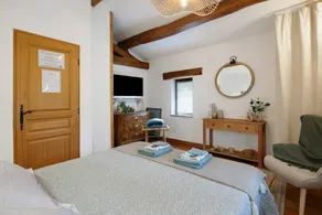 1st Floor: "Le Rocher de l'Aigle" Room 15 m² - Image 2