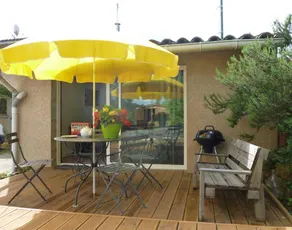 Gite with terrace, pool & garden - Image 4