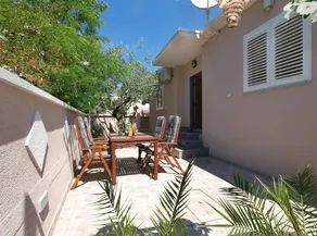 House with barbecue & terrace - Image 5