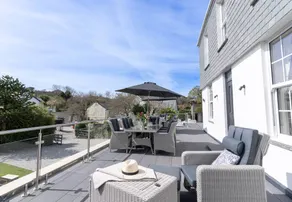 Cottage with terrace, hot tub & garden | Beach view - Image 4