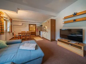 Flat with terrace - Image 2