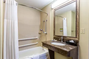 Appartement en copropriété avec jacuzzi et piscine - Image 3