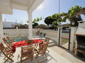 Family-Friendly Home Near Beach, Optional A/C, Free Wi-Fi - Image 5