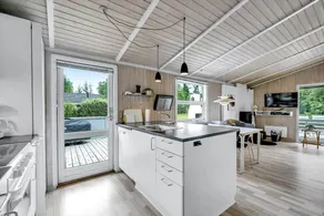 Holiday home with jacuzzi, terrace & barbecue - Image 3