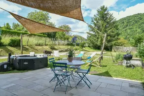 Child-friendly cottage with garden, hot tub & terrace | Mountain view | Good for workation - Image 3