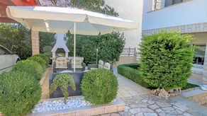 Holiday apartment with garden | Garden view - Image 5