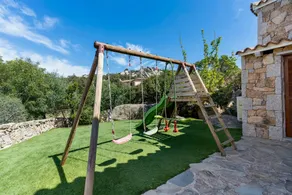 Deluxe Villa With Private Pool & Garden Oasis - Image 4