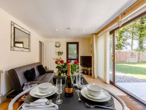 Fully equipped holiday home with hot tub, garden & barbeque - Image 4
