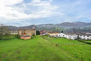 Fully equipped holiday home with barbeque - Image 2