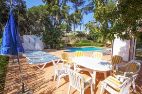 Merveilleuse villa avec barbecue, terrasse et piscine privée | Vue ville - Image 2