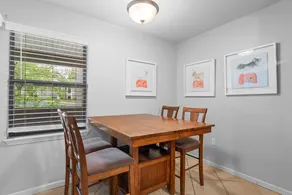 Condo with pool - Image 5