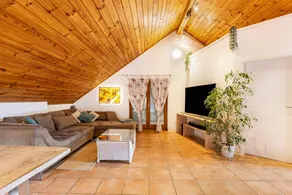 Lodge with barbecue, terrace & garden | Garden view - Image 4