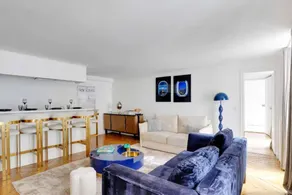 Champs-Elysees Apartment for 6 Guests - Image 2
