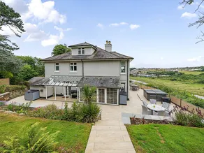 Cottage with BBQ, garden & hot tub | Beach view - Image 2
