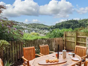 Cottage with terrace & garden - Image 2