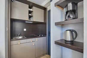 Appartement en copropriété avec piscine et terrasse | Vue ville - Image 3