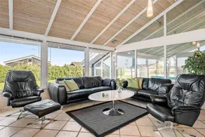 Family-friendly lovely holiday home with sauna, hot tub & terrace - Image 3